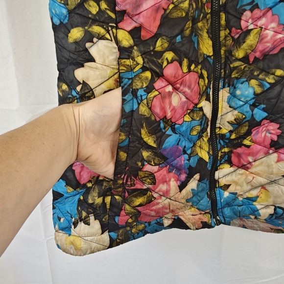 The North Face Vest Womens Small Multicolor Floral Packable Quilted Thermoball - Picture 6 of 11
